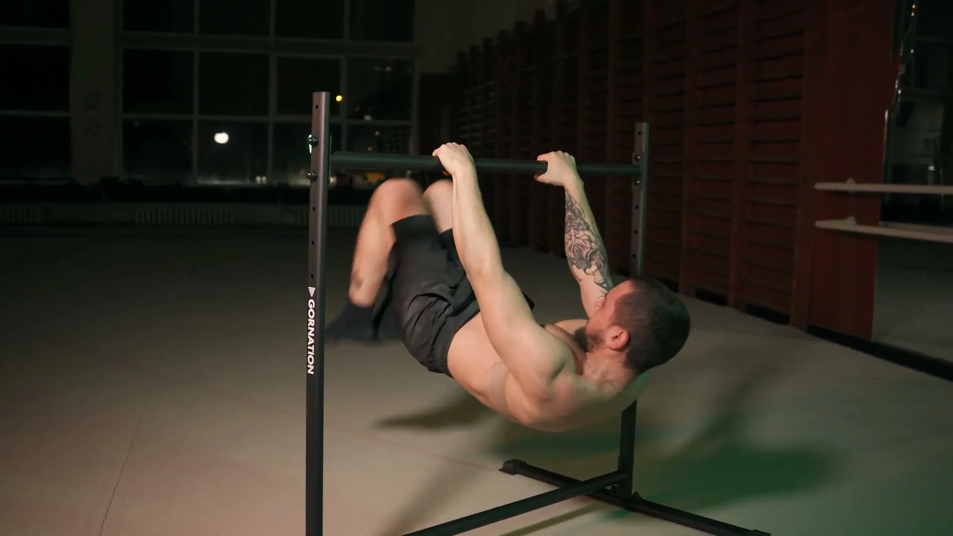 A heavier athlete performing a front lever pull-up on the Gornation Static Bar 2 to test stability under more bodyweight